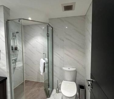Bumi Serpong Damai Apartamento | 1BR Branz BSD: PS5, King Size Bed, and 4K OLED TV