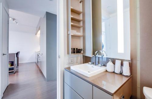 Downtown Toronto Apartamento | 1BR Condo - City View, Near CN Tower & Rogers Center