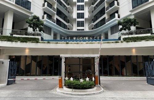 Pinagsama Apartamento | 1BR Condo Near Venice Canal Mall & BGC with Balcony - 8p