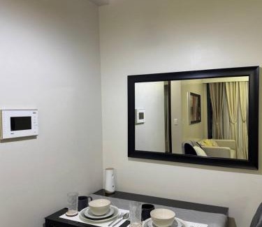 Pinagsama Apartamento | 1BR Condo Near Venice Canal Mall & BGC with Balcony - 8p