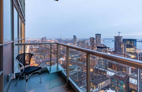 Financial District Condominio | 1BR Condo with City View - Heart of DT Toronto!