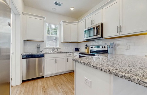 Goose Creek Casa | 1BR Cottage Home in Pet Friendly Resort w/Pool, hot tub & parks