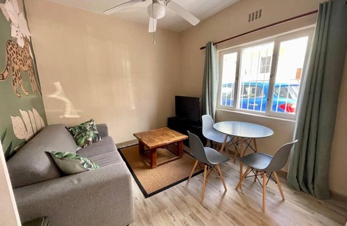 Cape Town City Centre Apartamento | 1BR Cottage Pvt Entry, Load Shed Ready, Book Now!