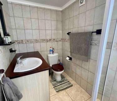 Cape Town City Centre Apartamento | 1BR Cottage Pvt Entry, Load Shed Ready, Book Now!