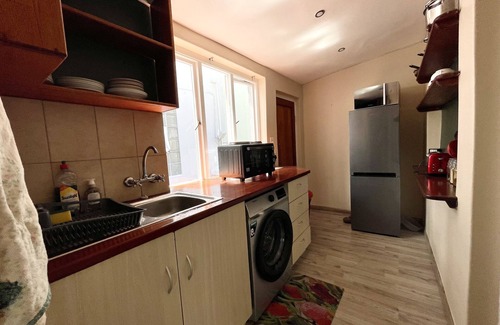 Cape Town City Centre Cabaña | 1BR Cottage Pvt Entry, Load Shed Ready, Book Now!