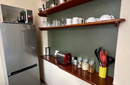 Cape Town City Centre Cabaña | 1BR Cottage Pvt Entry, Load Shed Ready, Book Now!