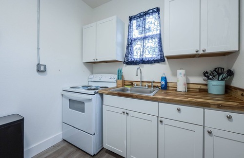 South Pensacola Cabaña | 1BR Cozy & Convenient Near All Pensacola Offers
