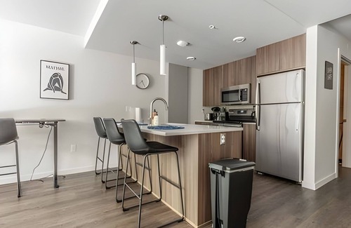 West Bellevue Apartamento | 1BR+Den | Gym, Lounge | Bellevue | Sophari C