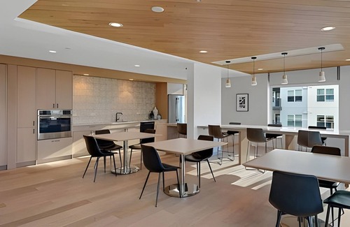 West Bellevue Apartamento | 1BR+Den | Gym, Lounge | Bellevue | Sophari C