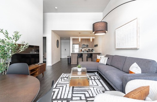 West Bellevue Apartamento | 1BR + Den | Gym, Rooftop | Bellevue | Sophari C
