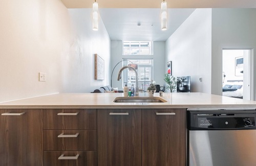 West Bellevue Apartamento | 1BR + Den | Gym, Rooftop | Bellevue | Sophari C