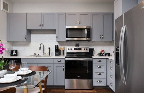 Southtown Apartamento | 1BR Escape w/ Pool & Gym Access Near Riverwalk
