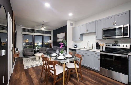 Southtown Apartamento | 1BR Escape w/ Pool & Gym Access Near Riverwalk