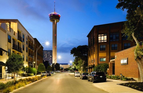 Southtown Apartamento | 1BR Escape w/ Pool & Gym Access Near Riverwalk