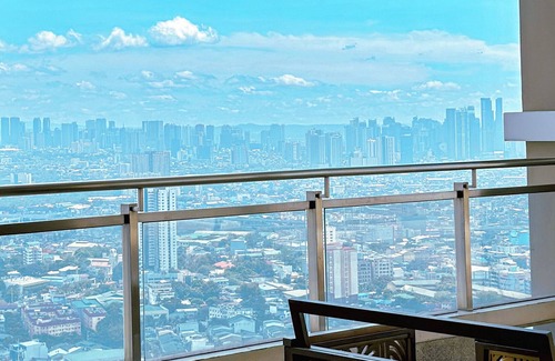 Paco Condominio | 1BR Gem in MNL w/Pool, Fast WiFi, Netflix Near Luneta US Embassy & Intramuros