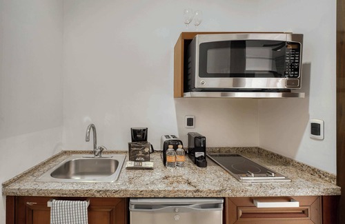 La Paz Apartamento | 1BR Golf View & Private Balcony at Vistamar