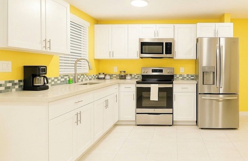 North Naples Apartamento | 1BR Hideaway on the Canal – Peaceful & Cozy