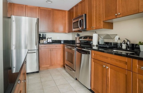 Eisenhower East Apartamento | 1BR in Alexandria w/ Gym and Pool