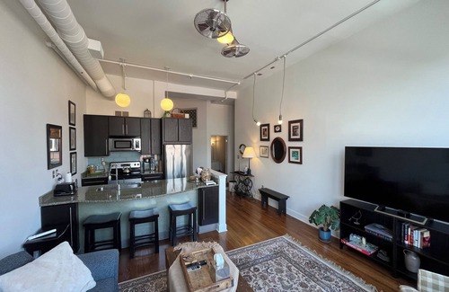 Ann Arbor Condominio | 1BR in Heart of Downtown Ann Arbor w/ Windows + Free Parking