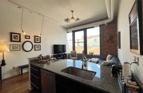Ann Arbor Condominio | 1BR in Heart of Downtown Ann Arbor w/ Windows + Free Parking