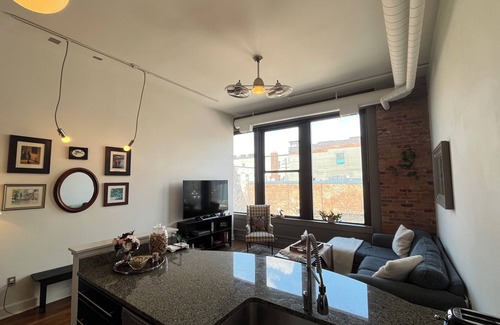 Ann Arbor Condominio | 1BR in Heart of Downtown Ann Arbor w/ Windows + Free Parking