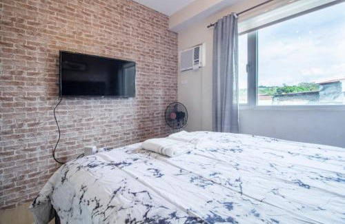Taytay Apartamento | 1BR Interiored Condo with WiFi, Netflix, Hot Shower - The Hive Residences