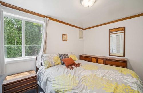 Greenbush Apartamento | 1BR Lakefront Cottage - Perfect for Two