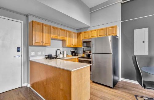 Downtown Cleveland Apartamento | 1BR Loft Sauna & Walk to Theater & Campus