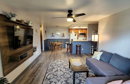 Loma Alta Condominio | 1BR Luxe Condo + pool, gym, parking