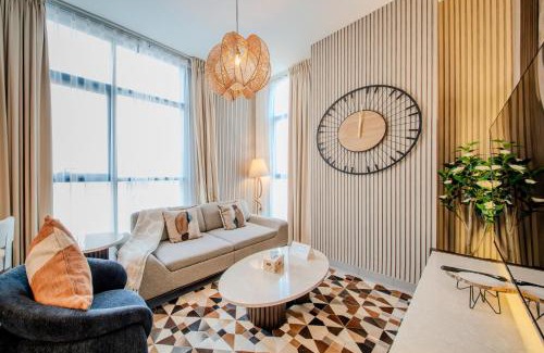 Sharjah Apartamento | 1BR Marble Mansion by Blue Cloud Holidays