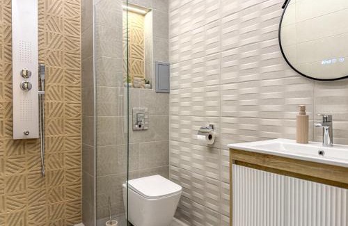 Plovdiv Apartamento | 1BR Modern Apartment 6mins to City Centre with FREE Street Parking and Gym Pass