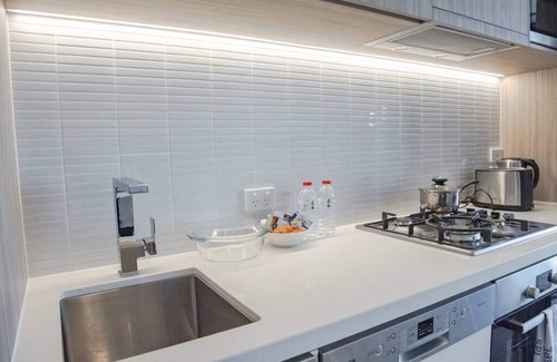 South Brisbane Apartamento | 1BR Oasis in Southbank: Free Wifi + Pool!