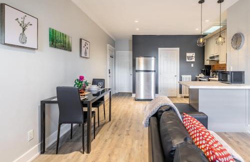 Central Hamilton Apartamento | 1BR - Queen Bed Apartment in Hamilton's Best Neighborhood