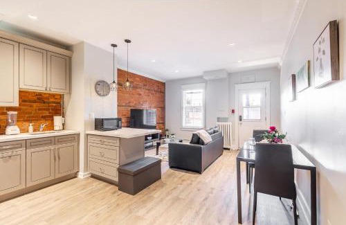 Central Hamilton Apartamento | 1BR - Queen Bed Apartment in Hamilton's Best Neighborhood
