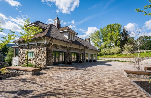 Crotonville Apartamento | 1BR Queen near NYC | Trails, Biking & Sauna Bliss