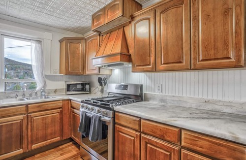 Manitou Springs Casa | 1BR Quiet Neighborhood Nearby Parks