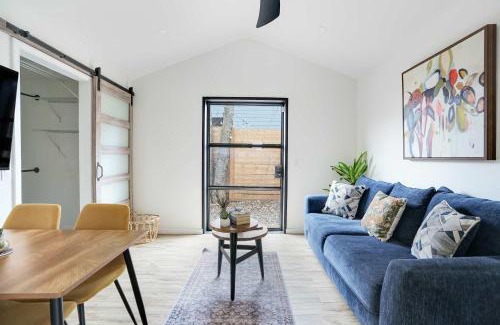 Montopolis Casa | 1BR Retreat - Private Patio and Huge Soaking Tub