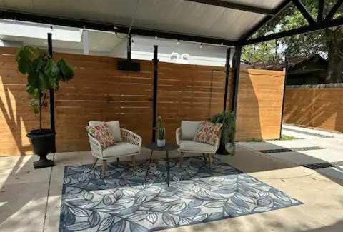 Montopolis Casa | 1BR Retreat - Private Patio and Huge Soaking Tub
