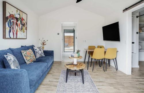 Montopolis Casa | 1BR Retreat - Private Patio and Huge Soaking Tub