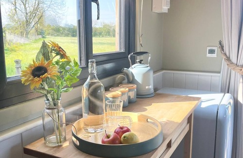 Morpeth Cabina | 1Br-Sleeps2-Field View-Parking-Cabin Experience
