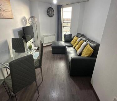 Bloxwich Apartamento | 1BR-Sleeps4-Parking-ClosetoCentre