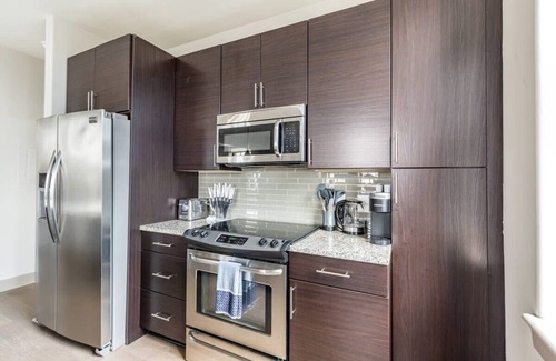 Downtown Baltimore Apartamento | 1BR Stylish Apartment With Rooftop Deck & Pool