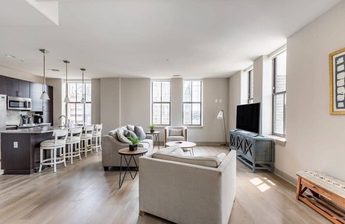 Downtown Baltimore Apartamento | 1BR Stylish Apartment With Rooftop Deck & Pool