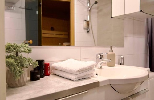 Rovaniemi Apartamento | 1BR Suite - King Size Bed - Wi-Fi - Sauna