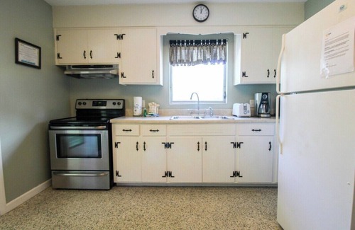 Golden Beach Condominio | 1BR Venice home with private beach access - Golden Beach Haven