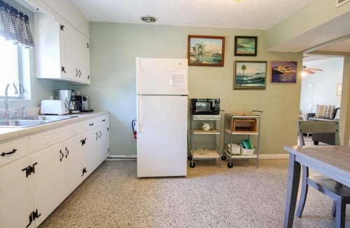 Golden Beach Condominio | 1BR Venice home with private beach access - Golden Beach Haven