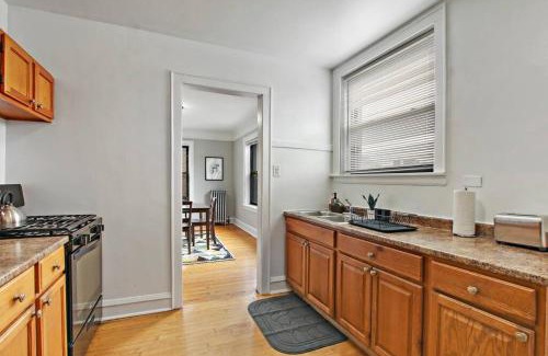 Chicago Apartamento | 1BR Vibrant & Inviting Apt in Chicago - Montrose 2E