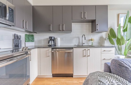 West Bellevue Apartamento | 1BR | Views, Rooftop, Gym | Sophari B | Bellevue