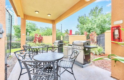 Southwest Orlando Apartamento | 1BR w 2 Queen Beds -near Disney w Pool Hot tub