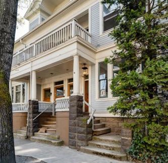 Uptown Apartamento | 1BR - Walk to Coffee, Brews & NW 23rd Shops